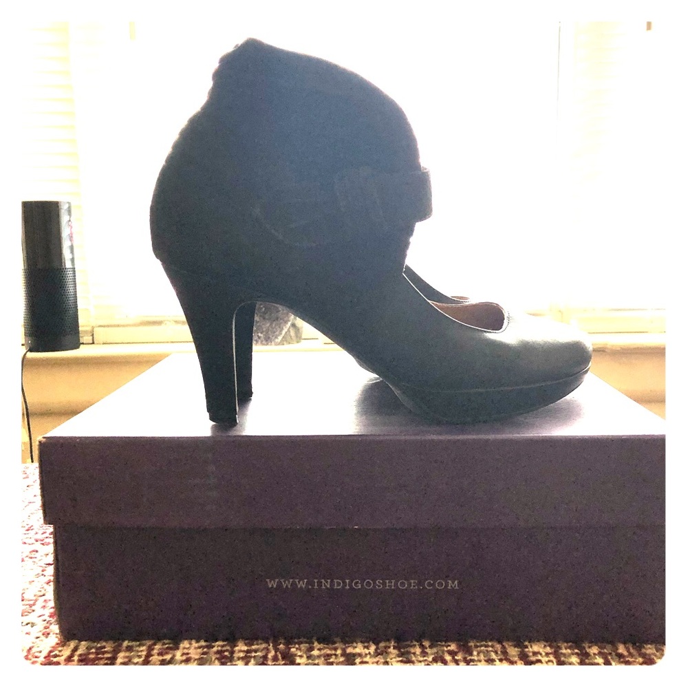 Clarks Indigo suede & leather booties